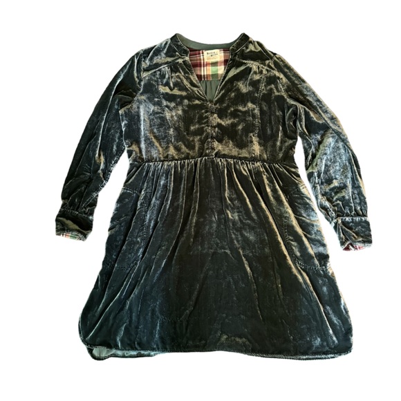 HOLDING HORSES Dresses & Skirts - HOLDING HORSES Velvet Green Dress- Size L